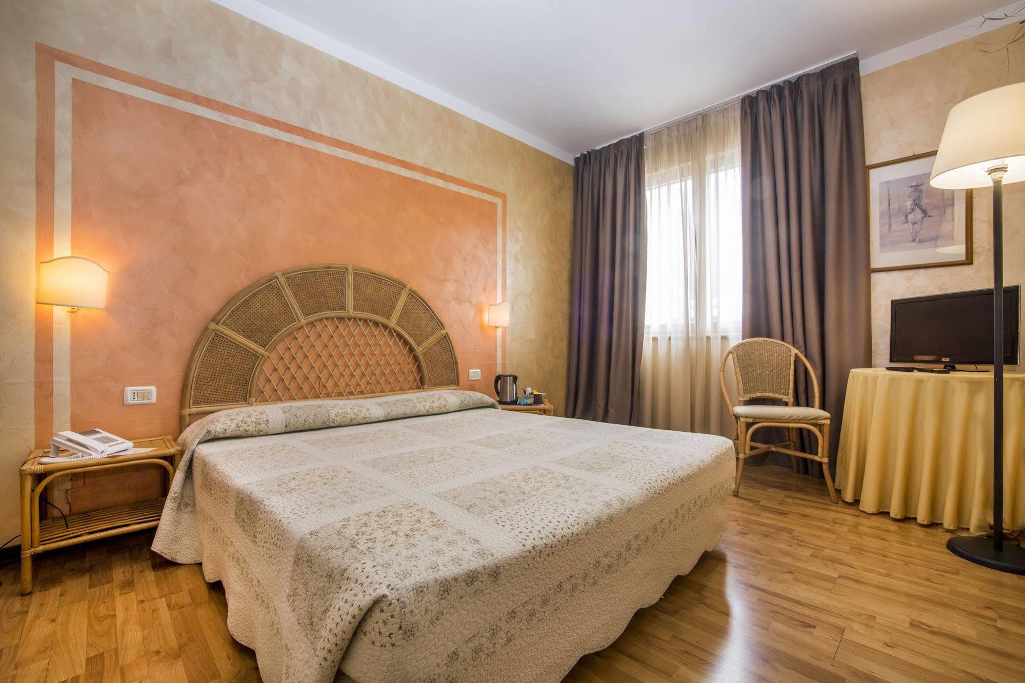 Hotel Le Pageot Аоста Экстерьер фото